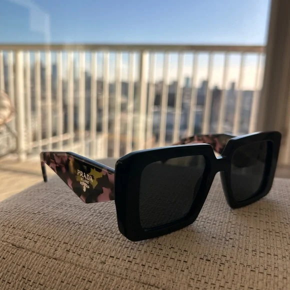 Prada Women's Black and Pink Sunglasses - Picture 5 of 5